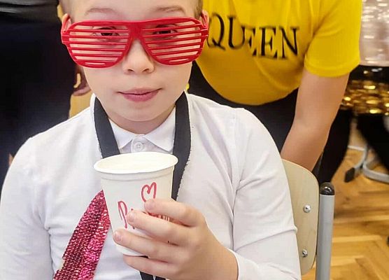 uczniowie podczas zabawy