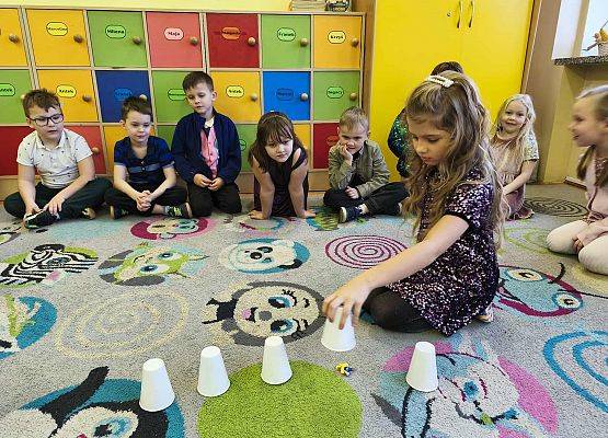 dzieci podczas zabawy