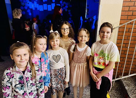 dzieci podczas zabawy