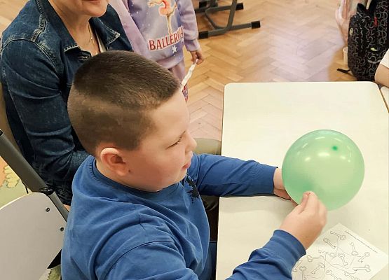 dzieci podczas zabawy