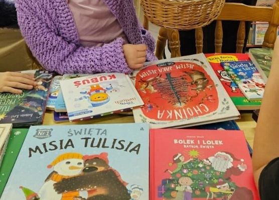 uczennica losuje zadanie