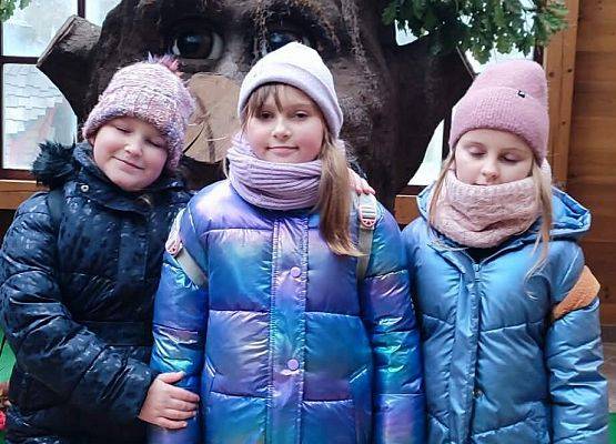 uczestnicy wycieczki grafika