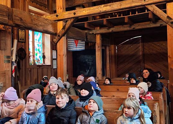 uczestnicy wycieczki grafika