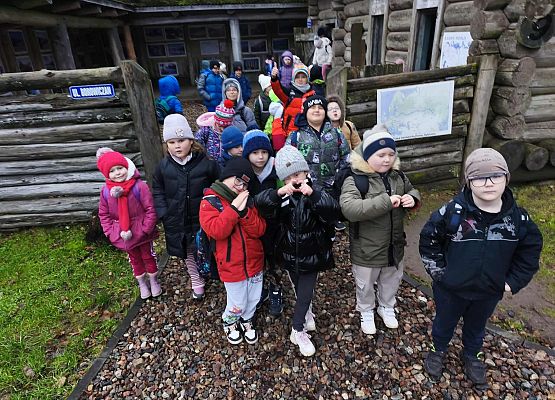 uczestnicy wycieczki grafika