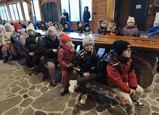 uczestnicy wycieczki grafika