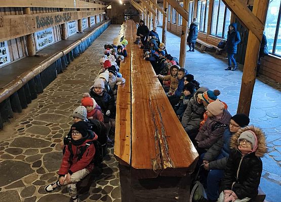 uczestnicy wycieczki grafika