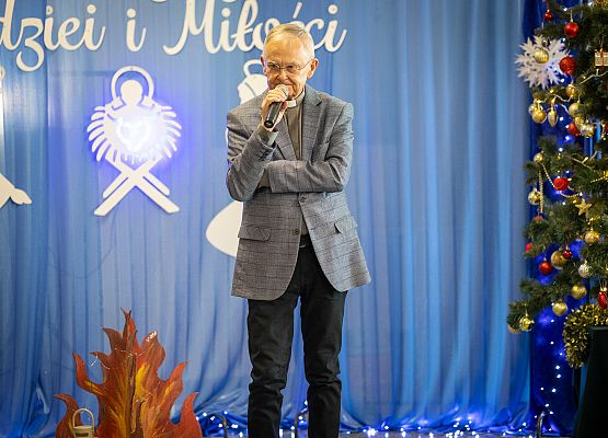 ksiądz proboszcz składa życzenia