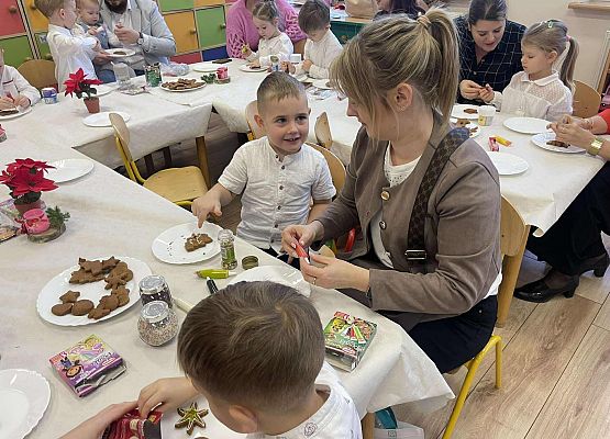 wspólne dekorowanie pierniczków