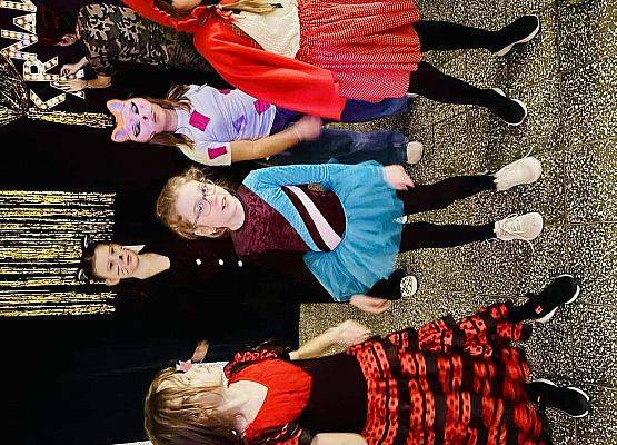 uczniowie podczas balu