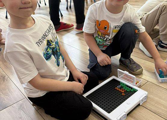 przedszkolaki podczas zajęć