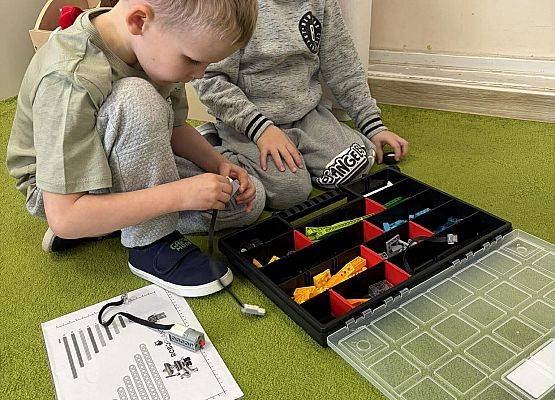 przedszkolaki podczas zajęć