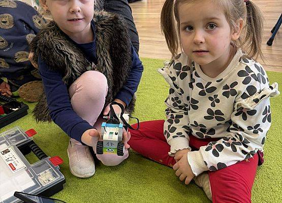 przedszkolaki podczas zajęć