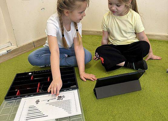 przedszkolaki podczas zajęć