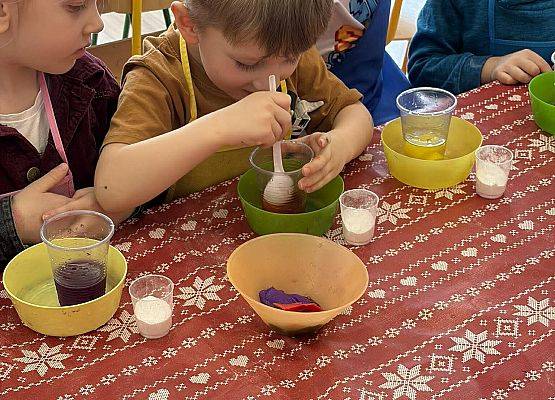 przedszkolaki podczas zajęć