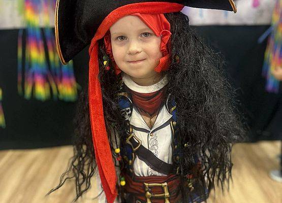 dziecko w stroju pirata