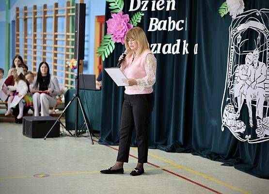 przewodnicząca rady rodziców przemawia