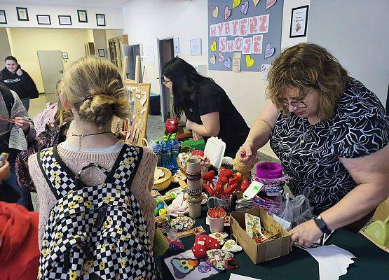 uczestnicy kiermaszu