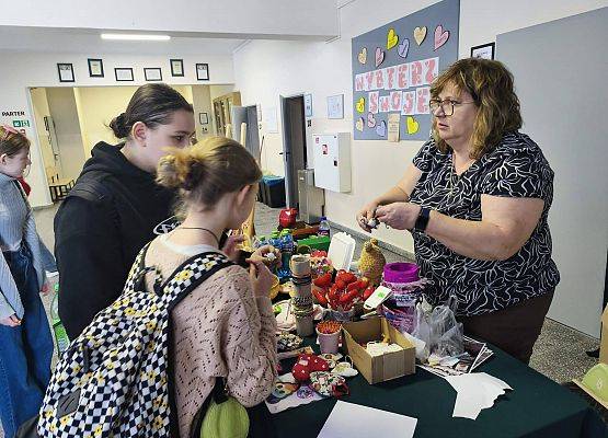 uczestnicy kiermaszu