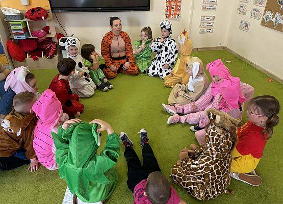 przedszkolaki podczas zajęć