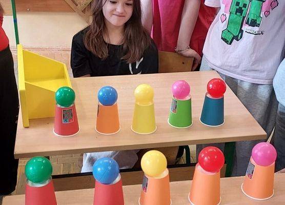 uczniowie wykonują zadania