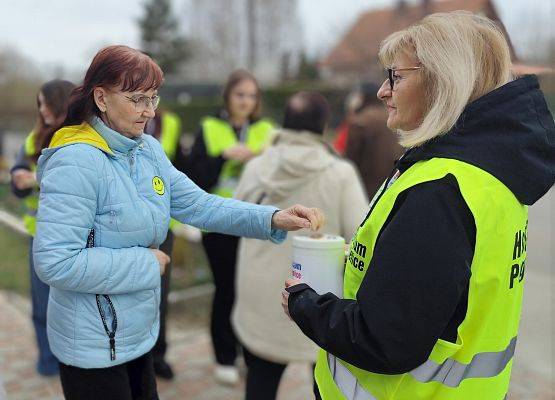 pani wicedyrektor podczas zbiórki na rzecz hospicjum