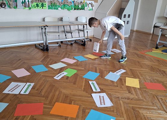 uczniowie podczas zajęć