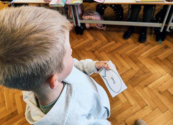 uczniowie wykonują zadania