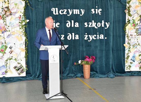 Grafika 4: Uroczyste zakończenie roku szkolnego 2025/2026