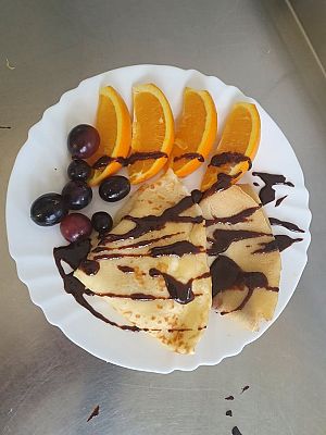 Danie obiadowe w szkolnej stołówce