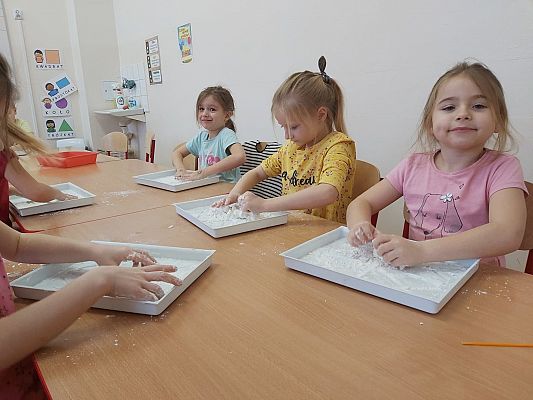 Grafika #0: Zajęcia rozwijające kompetencje kluczowe: matematyczne i przyrodniczo - chemiczne w kl. 0