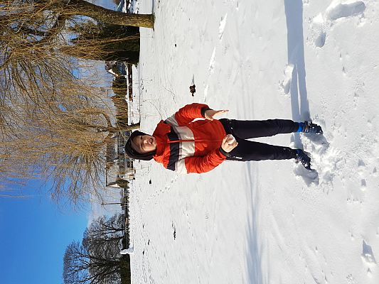 Grafika #8: Zimowe zabawy uczniów klasy piątej.