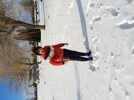 Grafika #5: Zimowe zabawy uczniów klasy piątej.