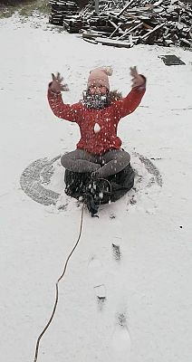 Grafika #14: Zimowe zabawy uczniów klasy piątej.