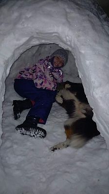 Grafika #13: Zimowe zabawy uczniów klasy piątej.