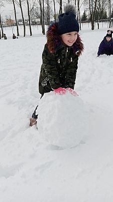 Grafika #0: Zimowe zabawy na śniegu