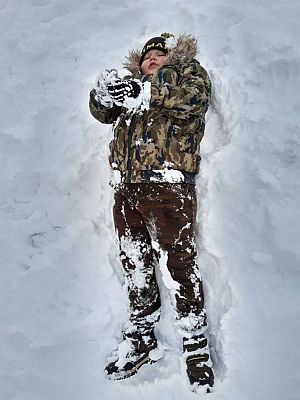 Grafika #10: Zimowe zabawy na śniegu