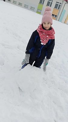 Grafika #2: Zimowe zabawy na śniegu