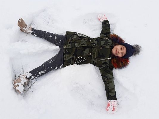 Grafika #8: Zimowe zabawy na śniegu