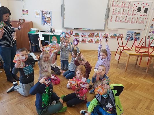 Grafika #14: Dzień Babci i Dziadka u 3,4,5 i 6- latków.