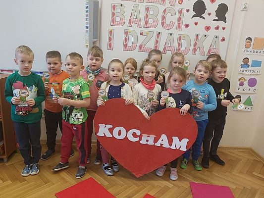 Grafika #8: Dzień Babci i Dziadka u 3,4,5 i 6- latków.