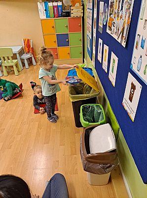 Grafika #27: Dzieci z grupy Liski zakończyły temat tygodniowy związany z ekologią.