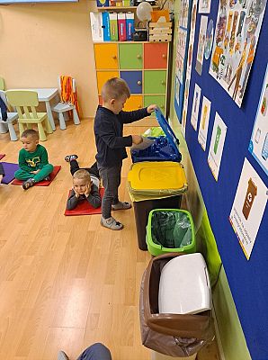 Grafika #25: Dzieci z grupy Liski zakończyły temat tygodniowy związany z ekologią.