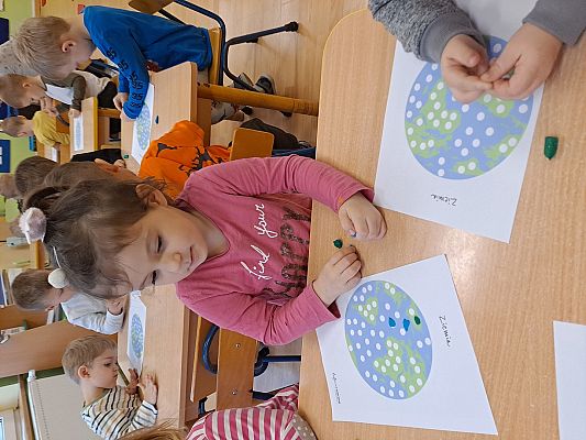 Grafika #4: Dzieci z grupy Liski zakończyły temat tygodniowy związany z ekologią.