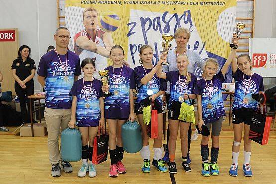Grafika #8: VIII Ogólnopolski Turniej Minipiłki Siatkowej Dziewcząt i Chłopców o Puchar Małgorzaty Glinki