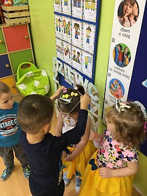 Grafika #29: Dzień Dziewczynek