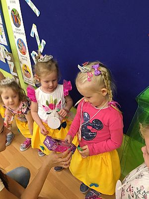 Grafika #8: Dzień Dziewczynek