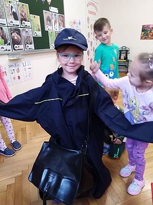 Grafika #4: "Światowy Dzień Poczty i Znaczka Pocztowego"