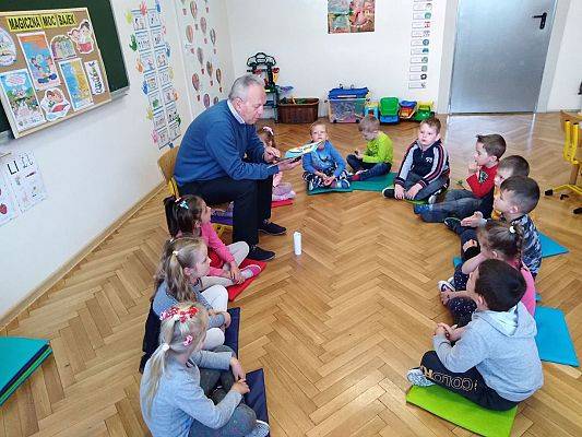 Grafika #2: "Magiczna moc bajek"