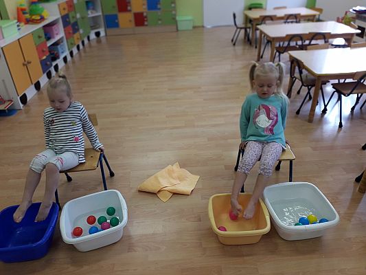 Grafika #25: Mali dżentelmeni