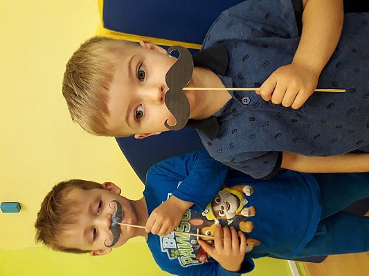 Grafika #27: Mali dżentelmeni